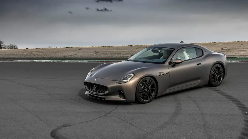 Elettronauti - Maserati GranTurismo Folgore - Copper - Esterno - Vista anteriore a tre quarti