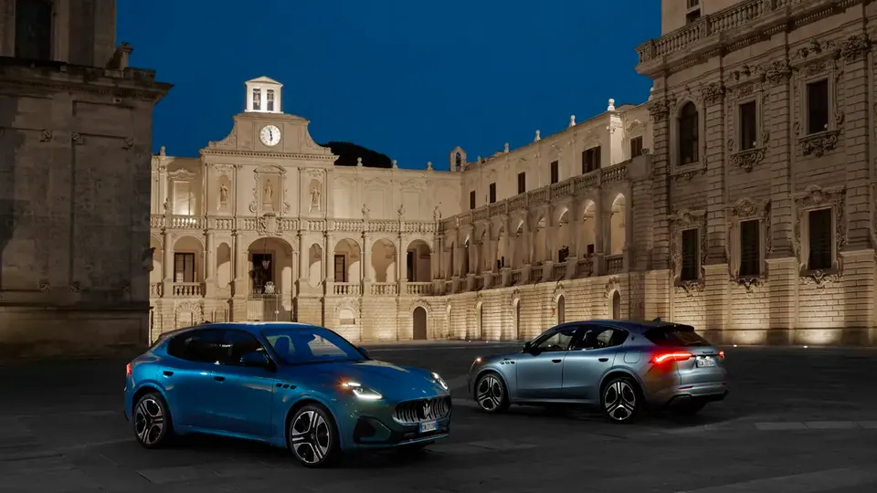 Elettronauti - Maserati Grecale Folgore - Bronze - Esterno - Vista anteriore a tre quarti