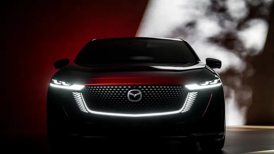 Elettronauti - Mazda 6e Long Range RWD - Grigio - Esterno - Vista anteriore