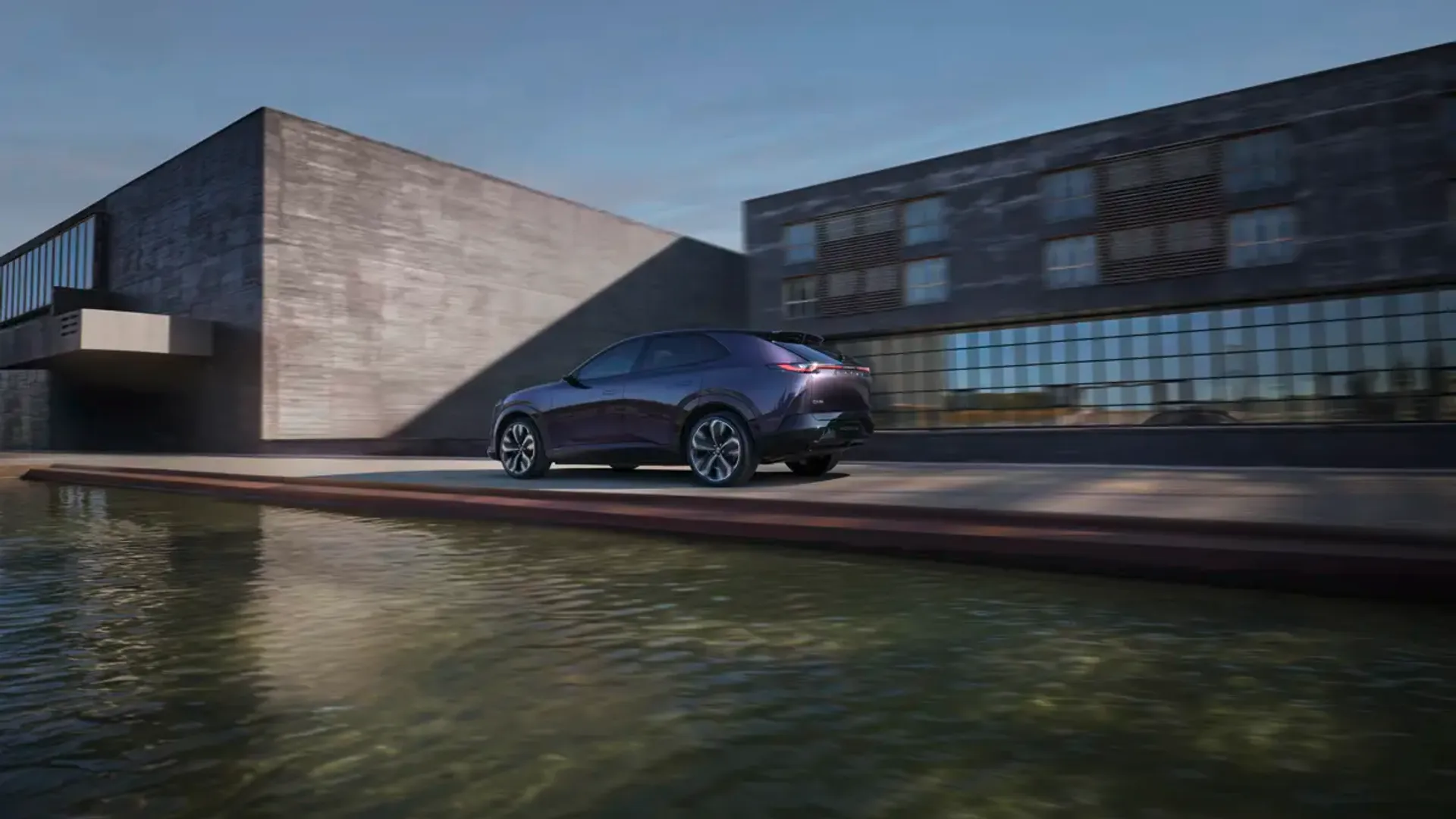 Elettronauti - Mazda CX-6e Standard Range RWD - Bianco - Esterno - Vista anteriore a tre quarti
