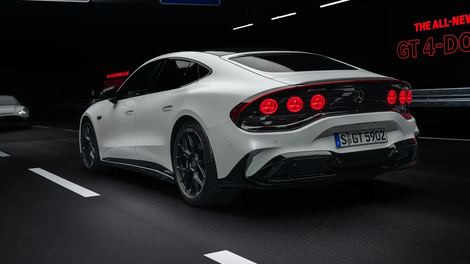 Elettronauti - Mercedes AMG GT