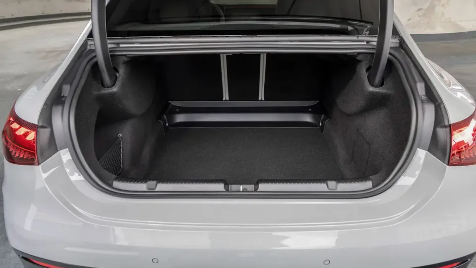 Elettronauti - Mercedes-Benz EQE 300 - Vano di carico - Bagagliaio