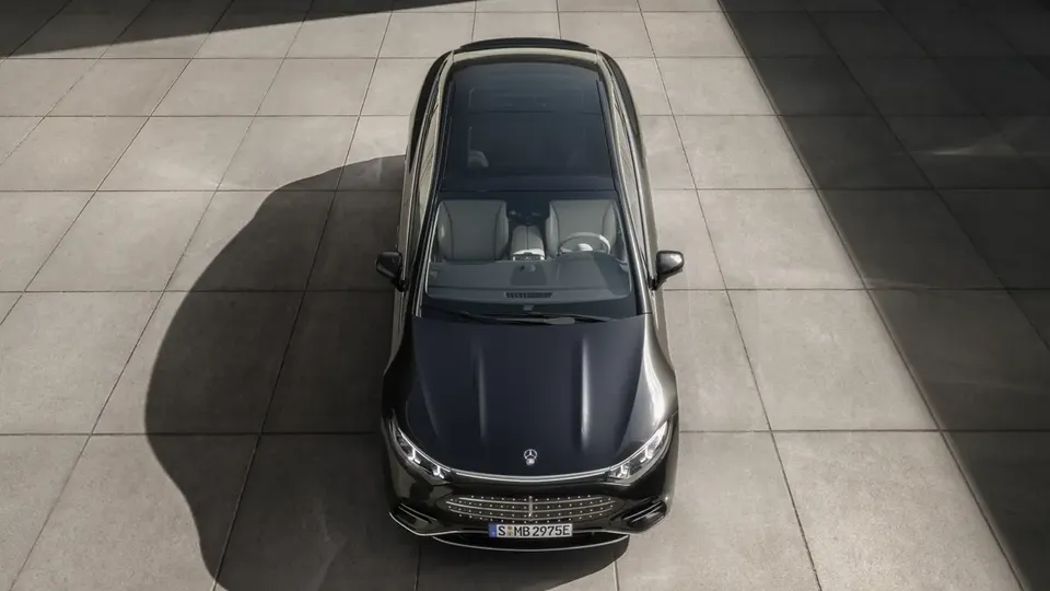 Elettronauti - Mercedes-Benz EQS 400 (MY26) - Nero - Esterno - Vista anteriore a tre quarti