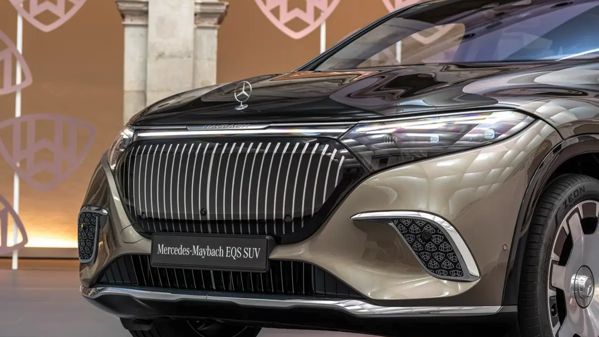 Elettronauti - Mercedes-Maybach EQS 680 SUV - Esterno - Vista anteriore a tre quarti