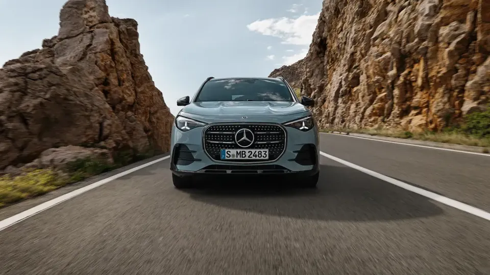 Elettronauti - Mercedes-Benz GLA 200 - Grigio - Esterno - Vista anteriore a tre quarti