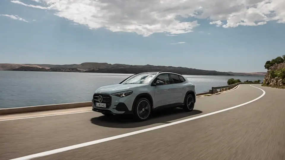 Elettronauti - Mercedes-Benz GLA 200 - Grigio - Esterno - Vista anteriore a tre quarti