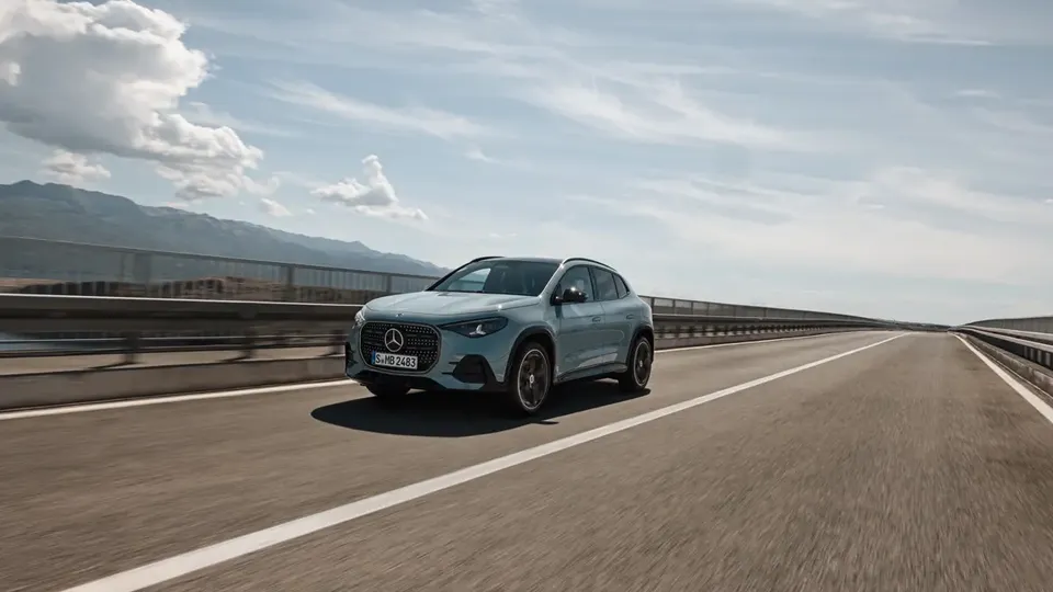 Elettronauti - Mercedes-Benz GLA 200 - Bianco - Esterno - Vista anteriore a tre quarti