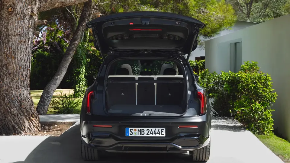 Elettronauti - Mercedes-Benz GLB 250+ - Blu - Esterno - Vista anteriore a tre quarti