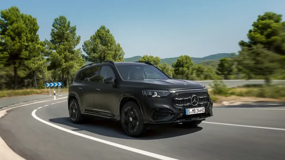Elettronauti - Mercedes-Benz GLB 250+ - Grigio - Esterno - Vista anteriore a tre quarti