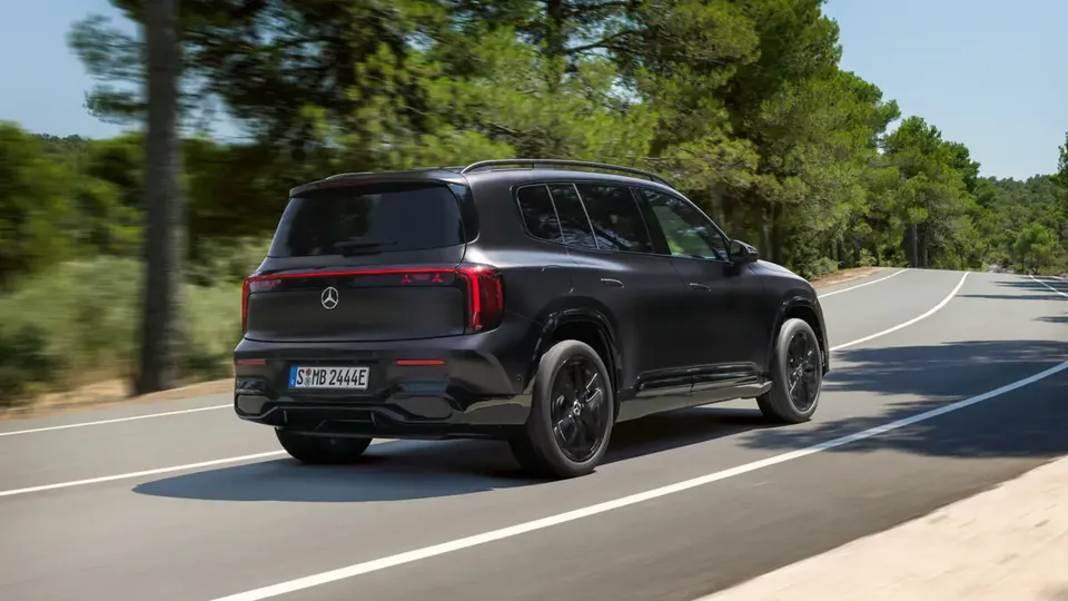 Elettronauti - Mercedes-Benz GLB 250+ - Grigio - Esterno - Vista anteriore a tre quarti