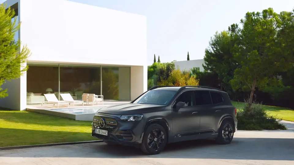 Elettronauti - Mercedes-Benz GLB 250+ - Grigio - Esterno - Vista anteriore a tre quarti