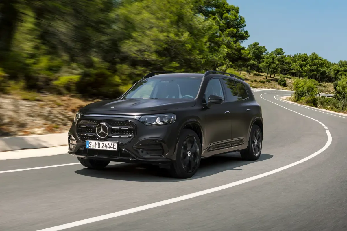Elettronauti - Mercedes-Benz GLB 250+ - Bianco - Esterno - Vista anteriore a tre quarti