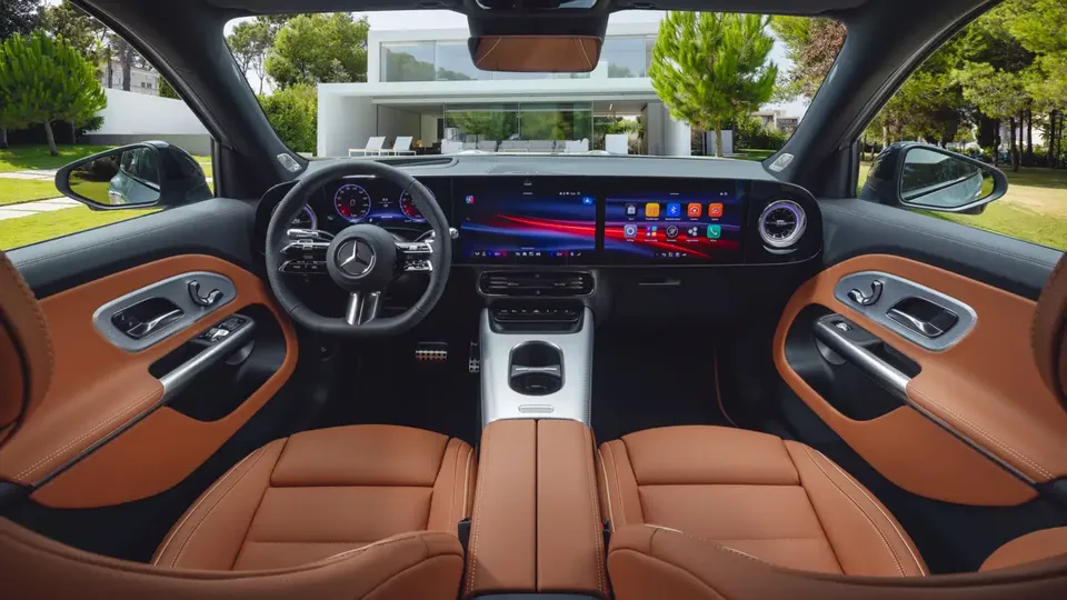 Elettronauti - Mercedes-Benz GLB 250+ - Nero - Interni - Vista della plancia