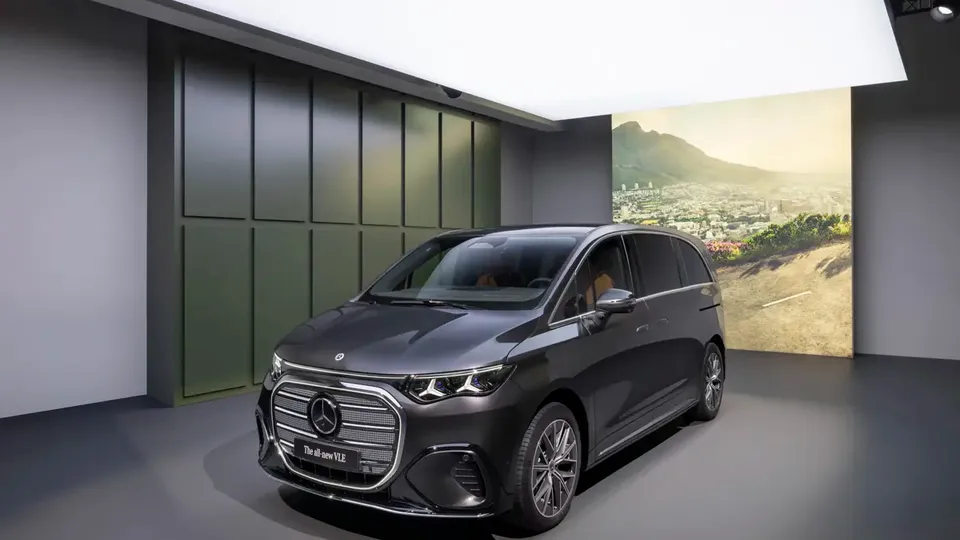 Elettronauti - Mercedes-Benz VLE 300 - Dark Blue - Esterno - Vista anteriore a tre quarti