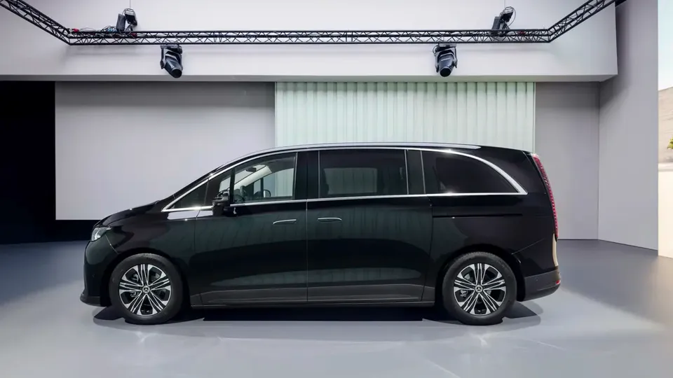Elettronauti - Mercedes-Benz VLE 300 - Argento - Esterno - Vista anteriore a tre quarti