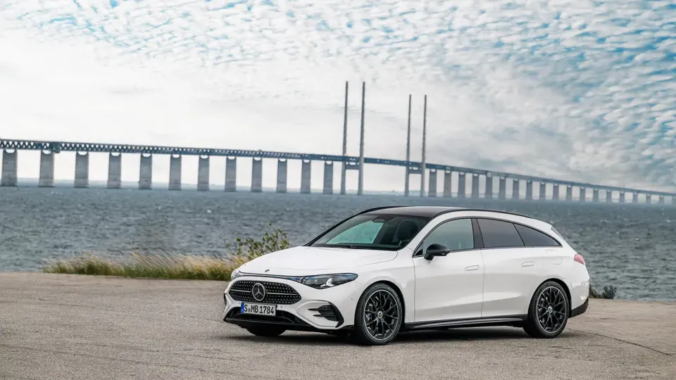 Elettronauti - Mercedes CLA 200 Shooting Brake - Rosso - Esterno - Vista anteriore a tre quarti