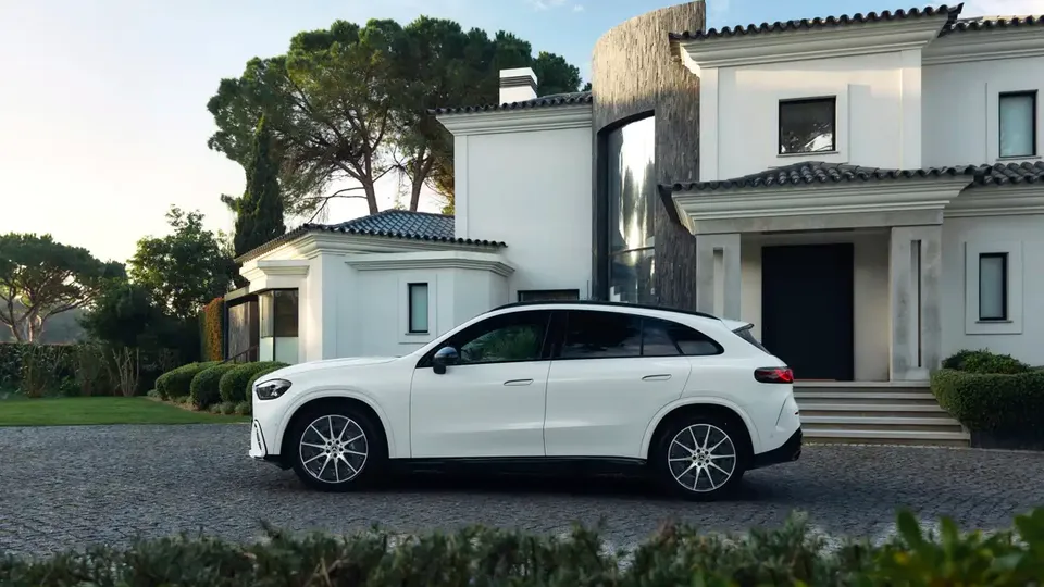 Elettronauti - Mercedes-Benz GLC 250 - Grigio - Esterno - Vista anteriore a tre quarti