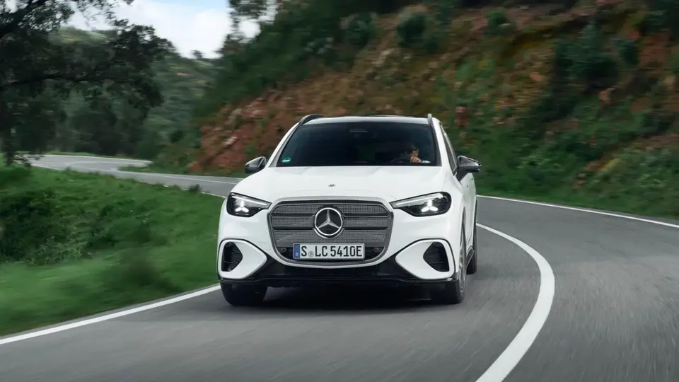 Elettronauti - Mercedes-Benz GLC 250 - Argento - Esterno - Vista anteriore a tre quarti