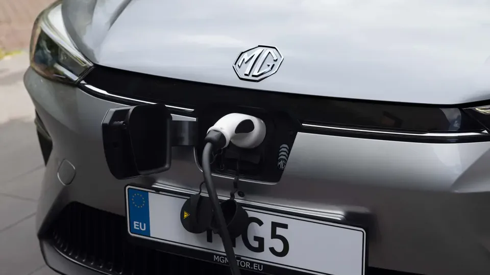 Elettronauti - MG mg5 mg5 Electric Long Range - porta-ricarica