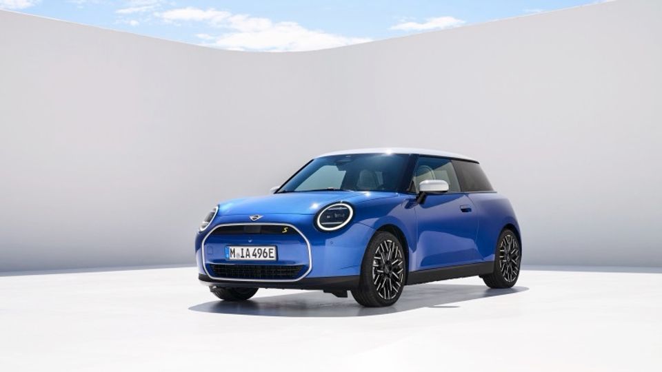 Elettronauti - Mini Cooper E - Blu - Esterno - Vista anteriore a tre quarti