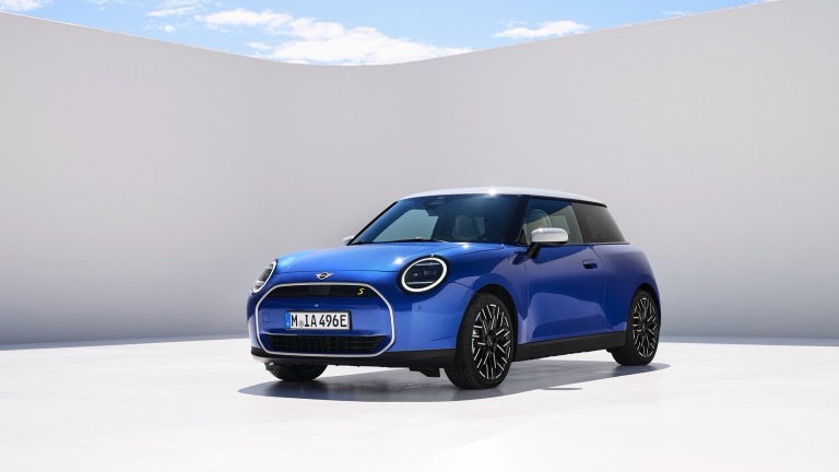 Elettronauti - Mini Cooper E - Blu - Esterno - Vista anteriore a tre quarti