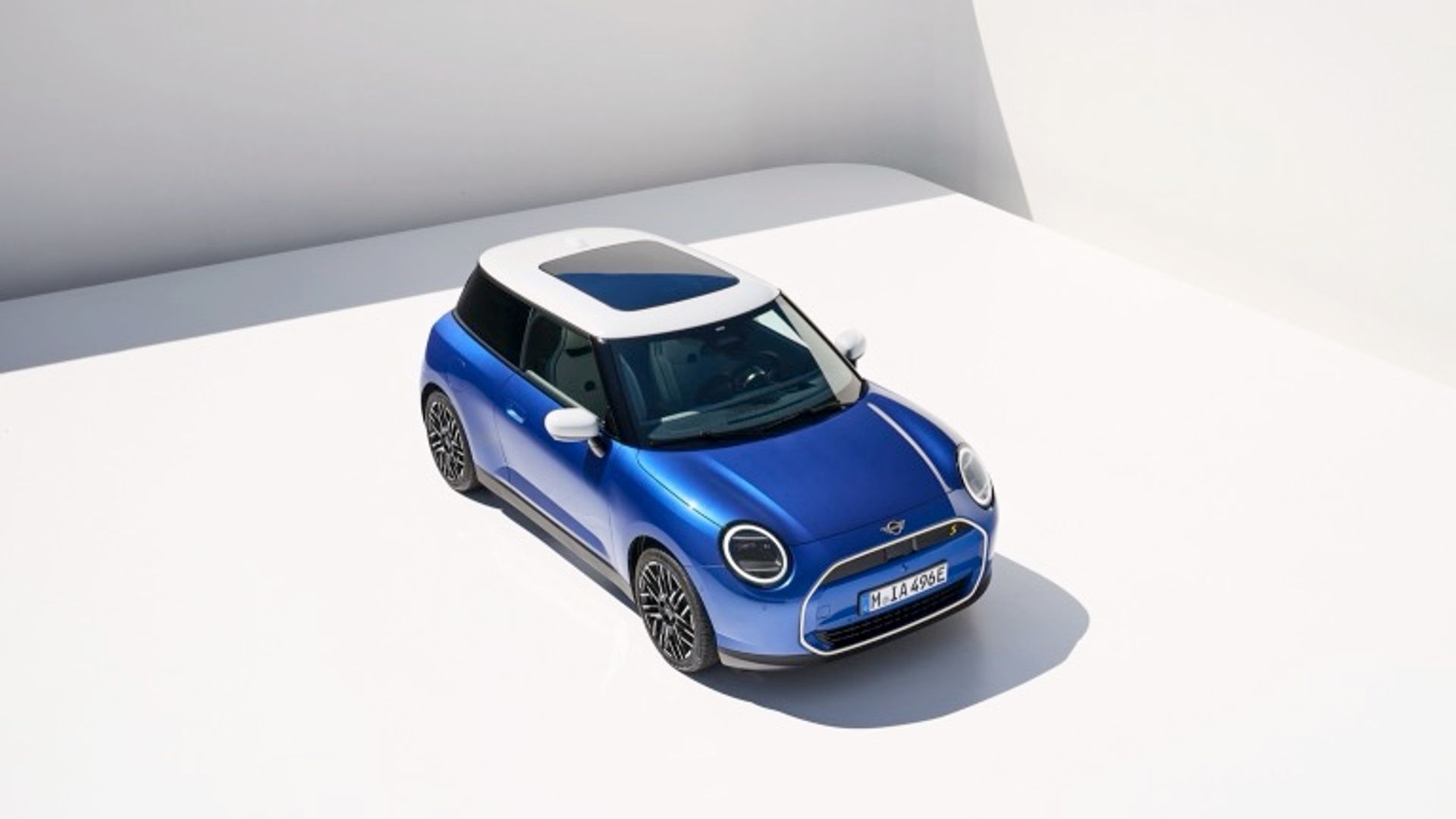 Elettronauti - Mini Cooper E - Blu - Esterno - Vista anteriore a tre quarti
