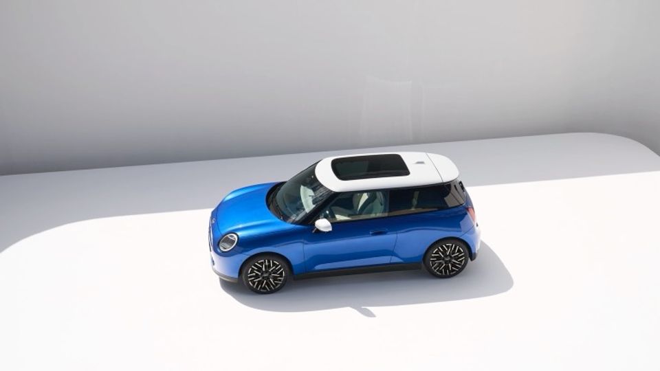 Elettronauti - Mini Cooper E - Blu - Esterno - Vista anteriore a tre quarti