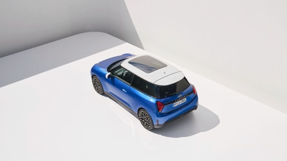 Elettronauti - Mini Cooper E - Blu - Esterno - Vista anteriore a tre quarti