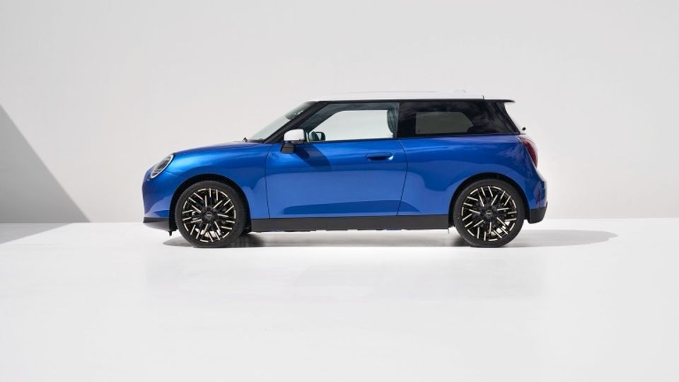 Elettronauti - Mini Cooper E - Blu - Esterno - Vista anteriore a tre quarti