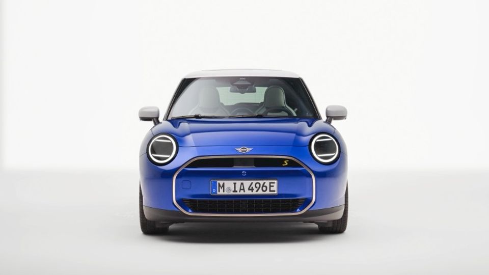 Elettronauti - Mini Cooper E - Blu - Esterno - Vista anteriore a tre quarti
