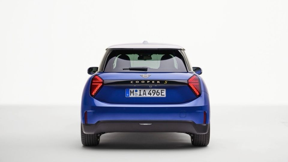 Elettronauti - Mini Cooper E - Blu - Esterno - Vista anteriore a tre quarti