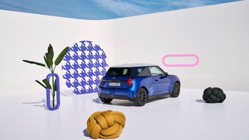 Elettronauti - Mini Cooper E - Blu - Esterno - Vista anteriore a tre quarti
