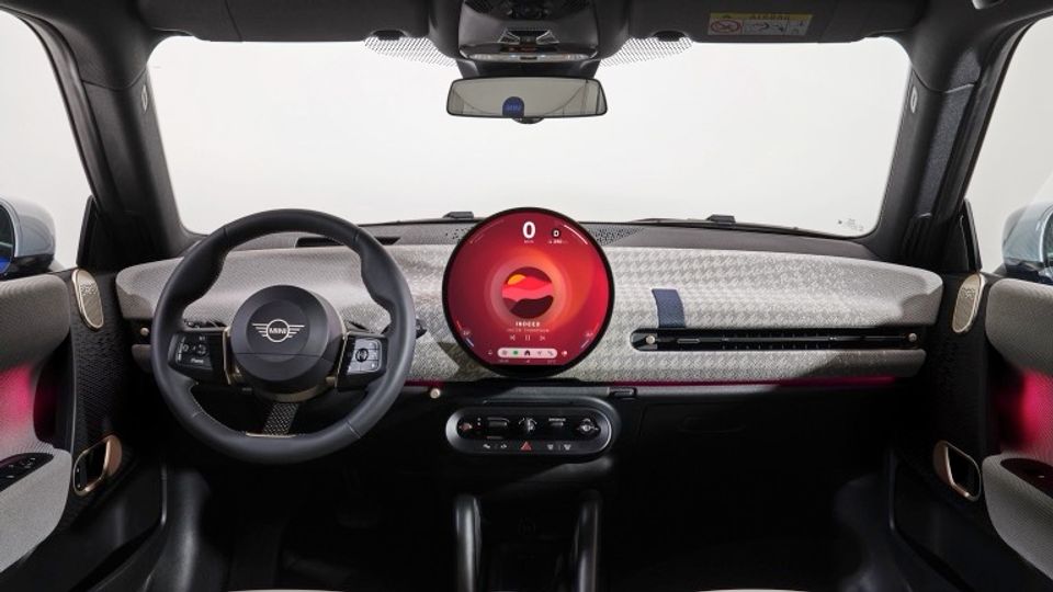 Elettronauti - Mini Cooper E - Blu - Esterno - Vista anteriore a tre quarti