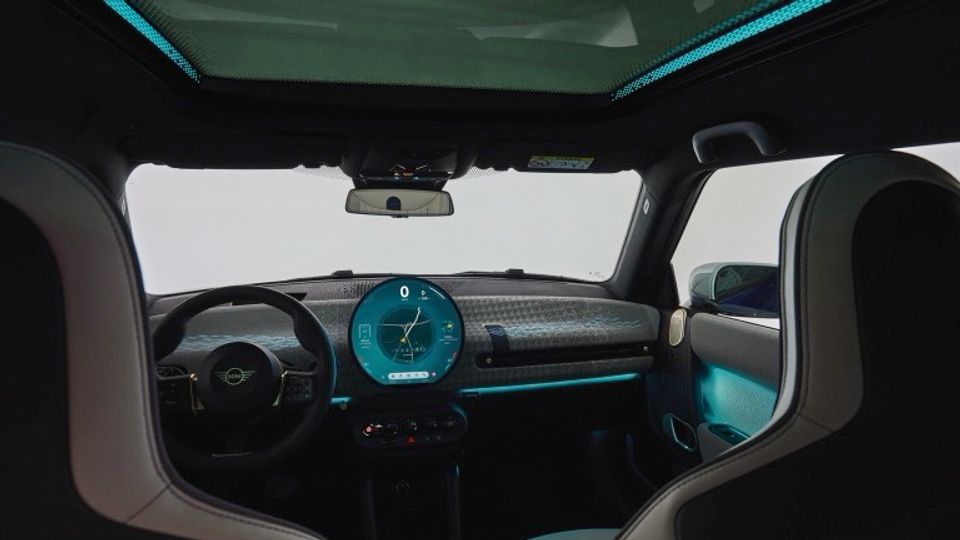 Elettronauti - Mini Cooper E - Blu - Esterno - Vista anteriore a tre quarti