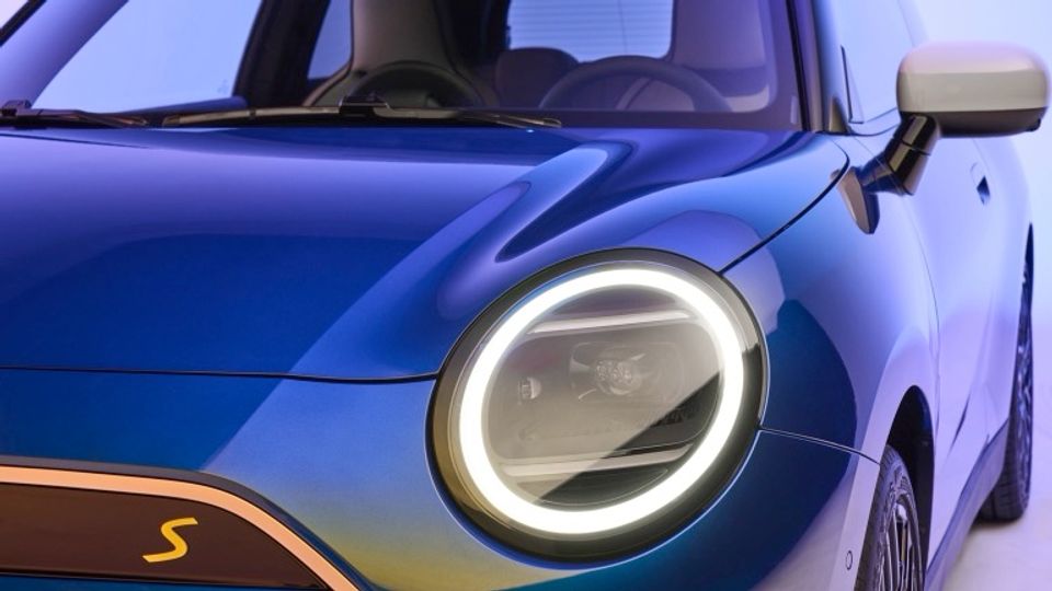 Elettronauti - Mini Cooper E - Blu - Esterno - Vista anteriore a tre quarti