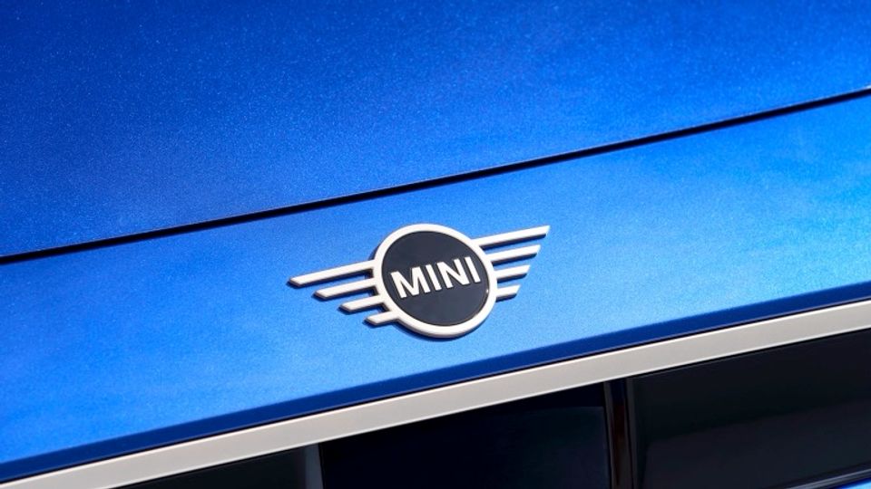 Elettronauti - Mini Cooper E - Grigio - Esterno - Vista anteriore a tre quarti