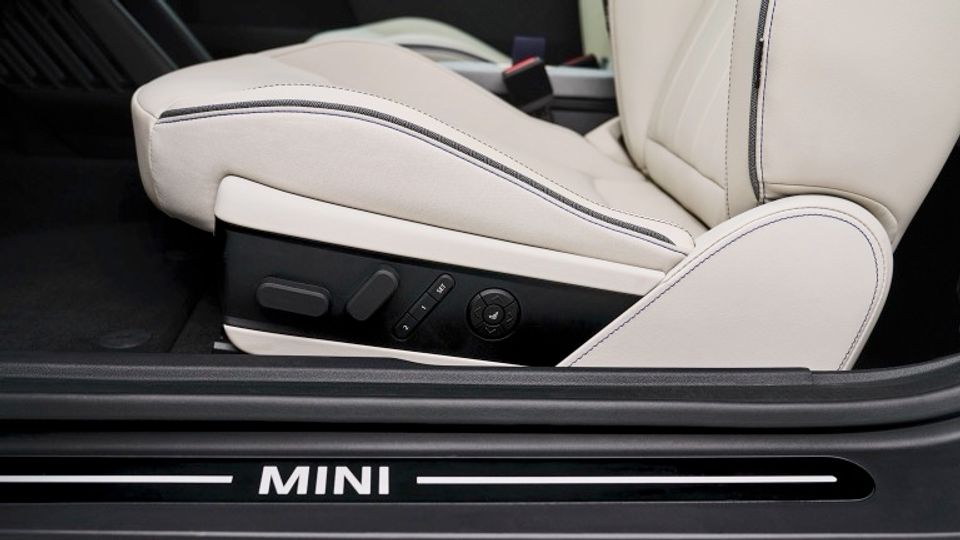 Elettronauti - Mini Cooper E - Argento - Esterno - Vista anteriore a tre quarti
