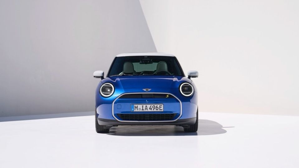 Elettronauti - Mini Cooper E - Bianco - Esterno - Vista anteriore a tre quarti