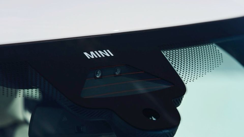 Elettronauti - Mini Cooper E - Bianco - Esterno - Vista anteriore a tre quarti