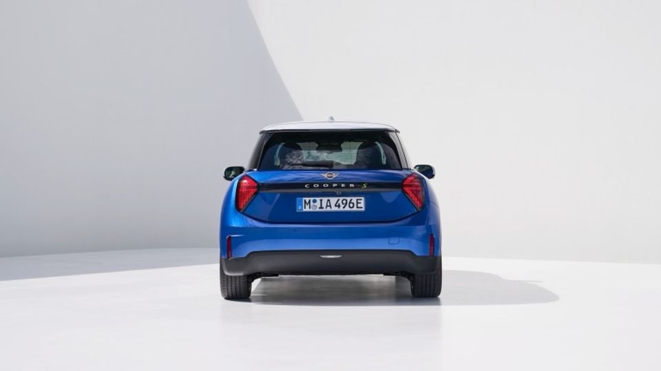 Elettronauti - Mini Cooper E - Giallo - Esterno - Vista anteriore a tre quarti