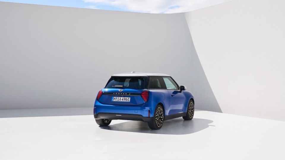 Elettronauti - Mini Cooper E - Giallo - Esterno - Vista anteriore a tre quarti