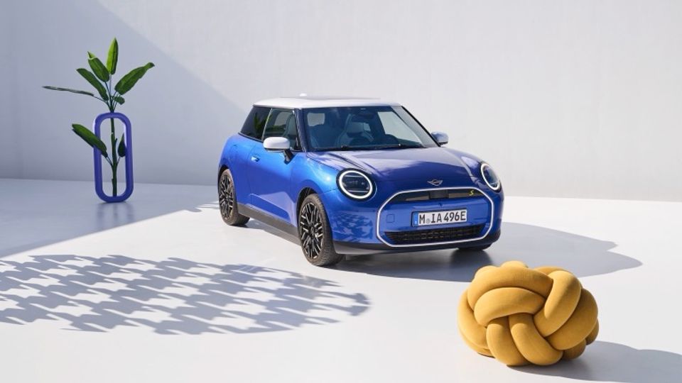 Elettronauti - Mini Cooper E - Giallo - Esterno - Vista anteriore a tre quarti