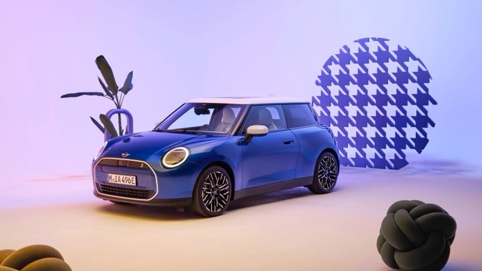 Elettronauti - Mini Cooper E - Giallo - Esterno - Vista anteriore a tre quarti
