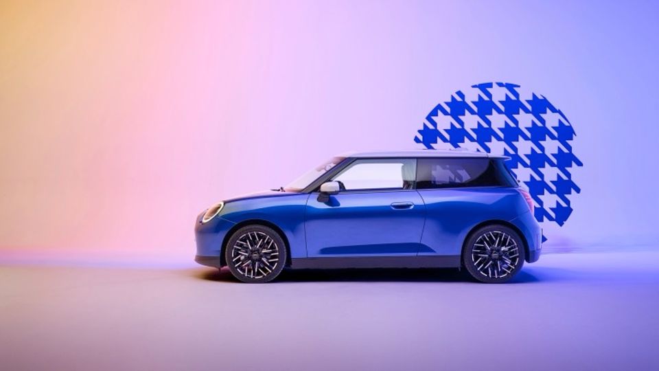 Elettronauti - Mini Cooper E - Giallo - Esterno - Vista anteriore a tre quarti