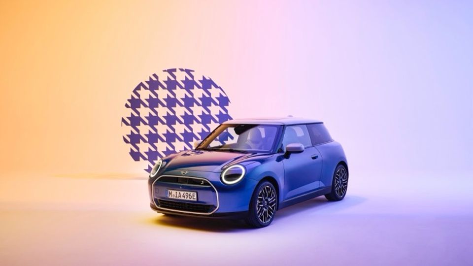 Elettronauti - Mini Cooper E - Giallo - Esterno - Vista anteriore a tre quarti