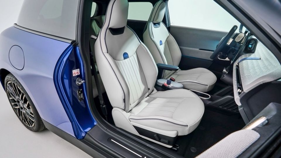 Elettronauti - Mini Cooper E - Giallo - Esterno - Vista anteriore a tre quarti