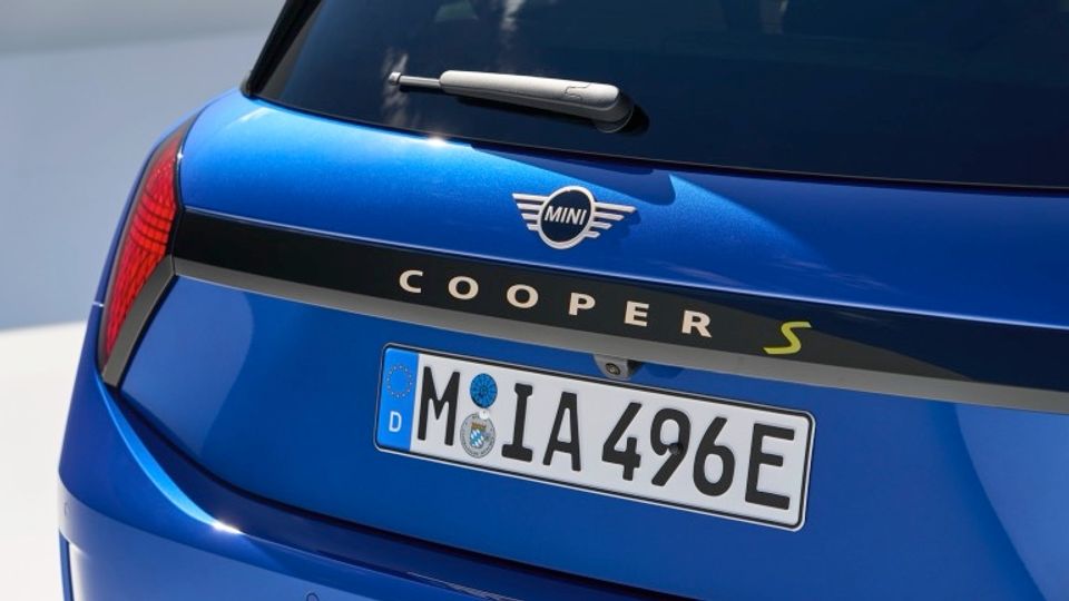 Elettronauti - Mini Cooper E - Giallo - Esterno - Vista anteriore a tre quarti