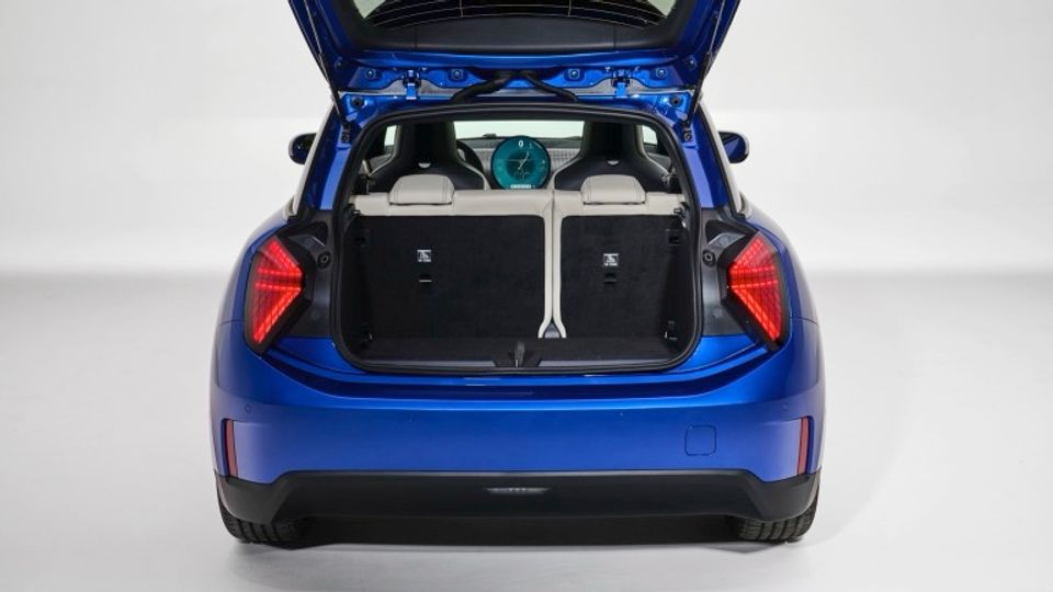 Elettronauti - Mini Cooper E - Giallo - Esterno - Vista anteriore a tre quarti