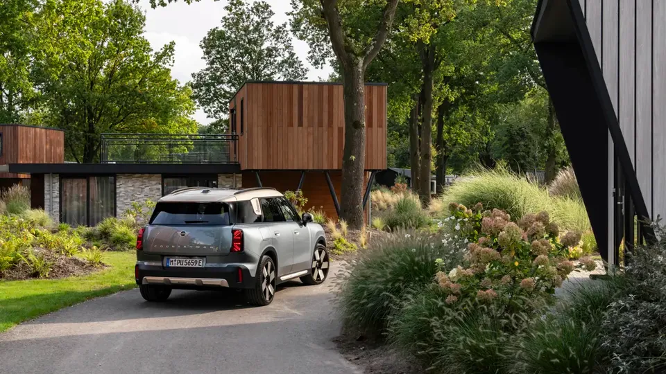 Elettronauti - Mini Countryman E - Verde - Esterno - Vista anteriore a tre quarti