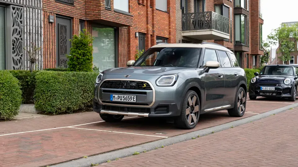 Elettronauti - Mini Countryman E - Verde - Esterno - Vista anteriore a tre quarti